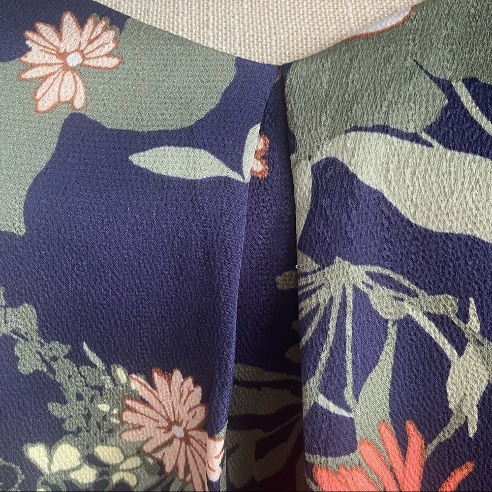 NWT BR Navy Floral Print Tie Shoulder Tiered Top, Size Small - Picture 5 of 16